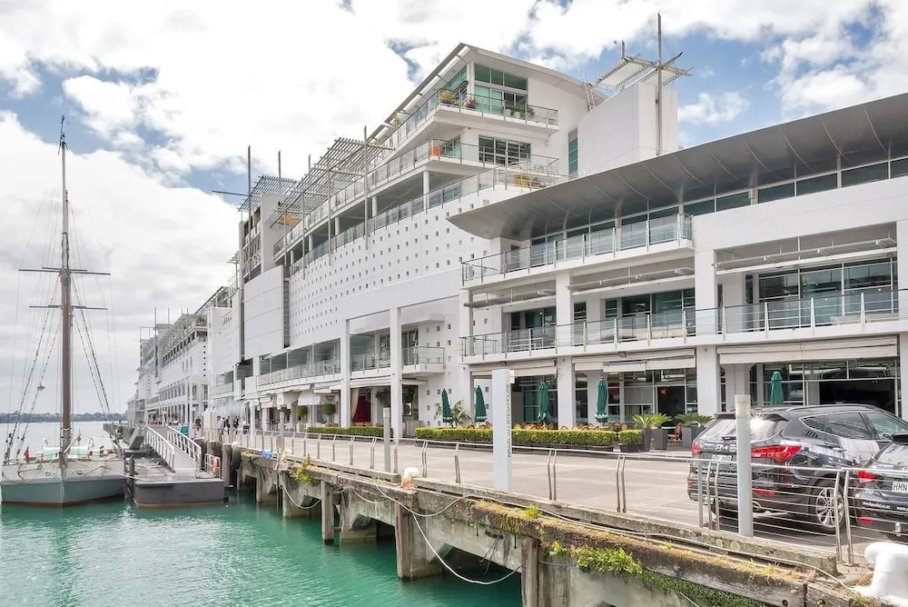 QV Serviced Modern Viaduct Apartment - 805