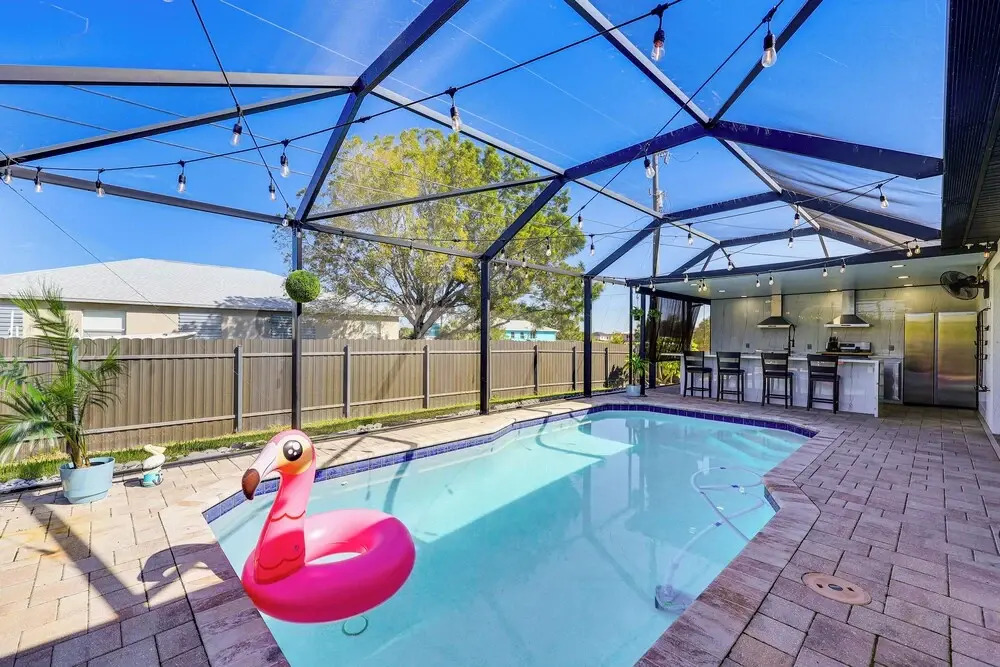 Poolside Oasis & Outdoor Kitchen: Cape Coral Home