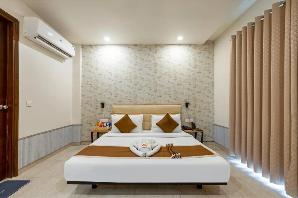 Aadat Hotel Subhash Chowk Gurgaon