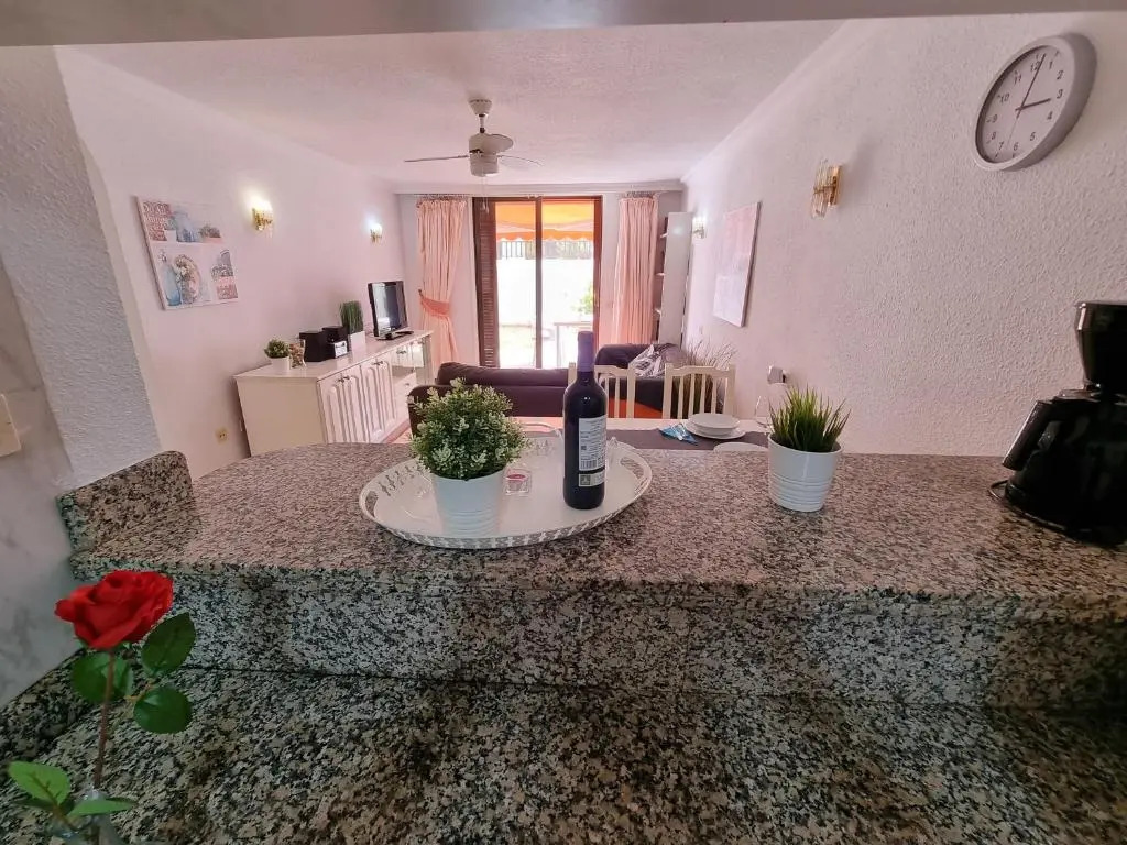 Casa Teide, ground floor Apartment Parque Santiago 1, heated pool, 100 m to sea and beach, wifi