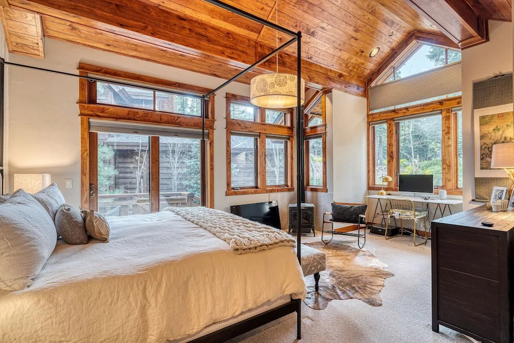 New Listing! New-build Luxury W/ Hot Tub 4 Bedroom Home