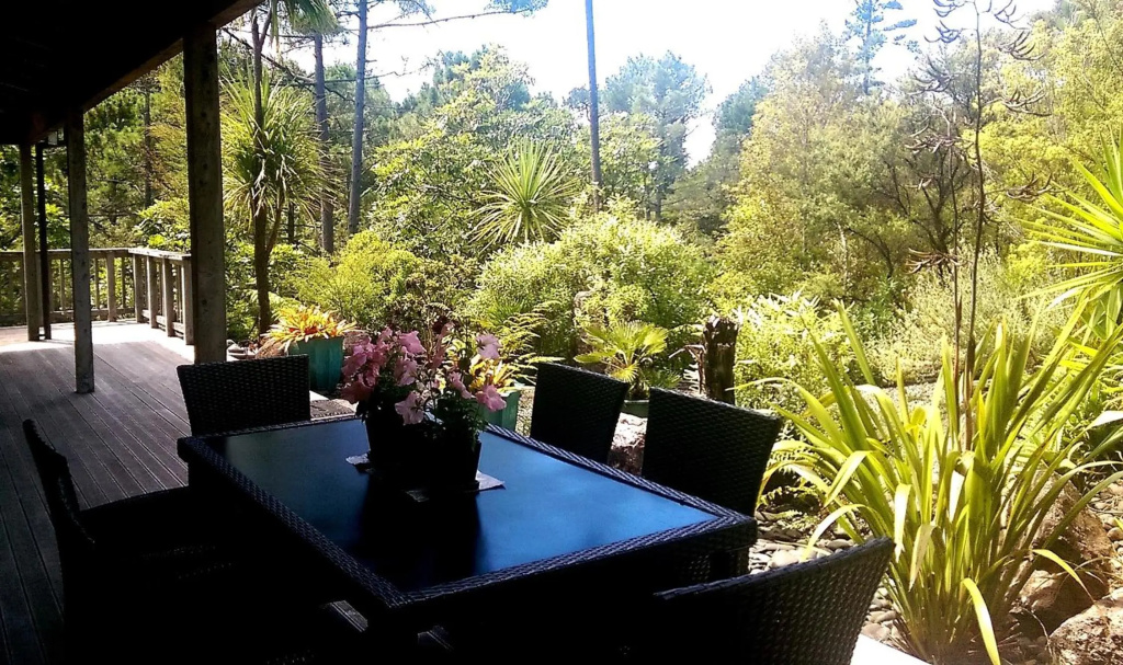 Treetop Oasis - Tairua Executive Holiday Home