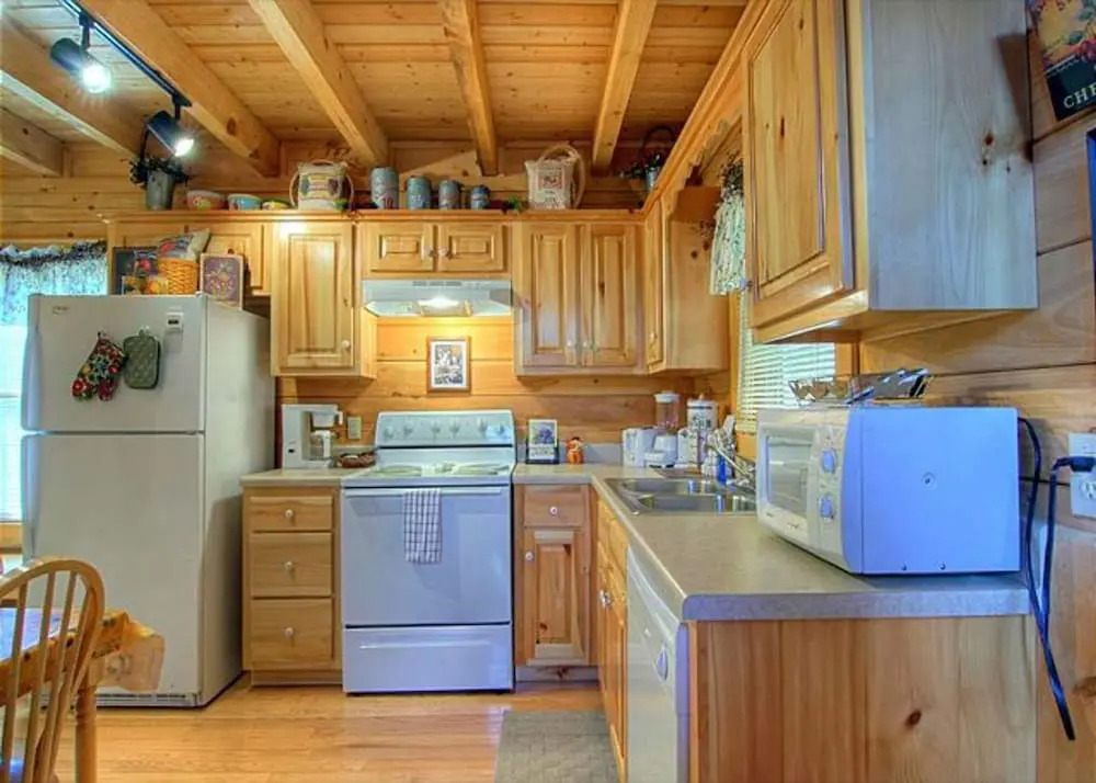 MYSTIC MOUNTAIN - GREAT LOCATION! CLOSE TO ALL THE ACTION! cabin