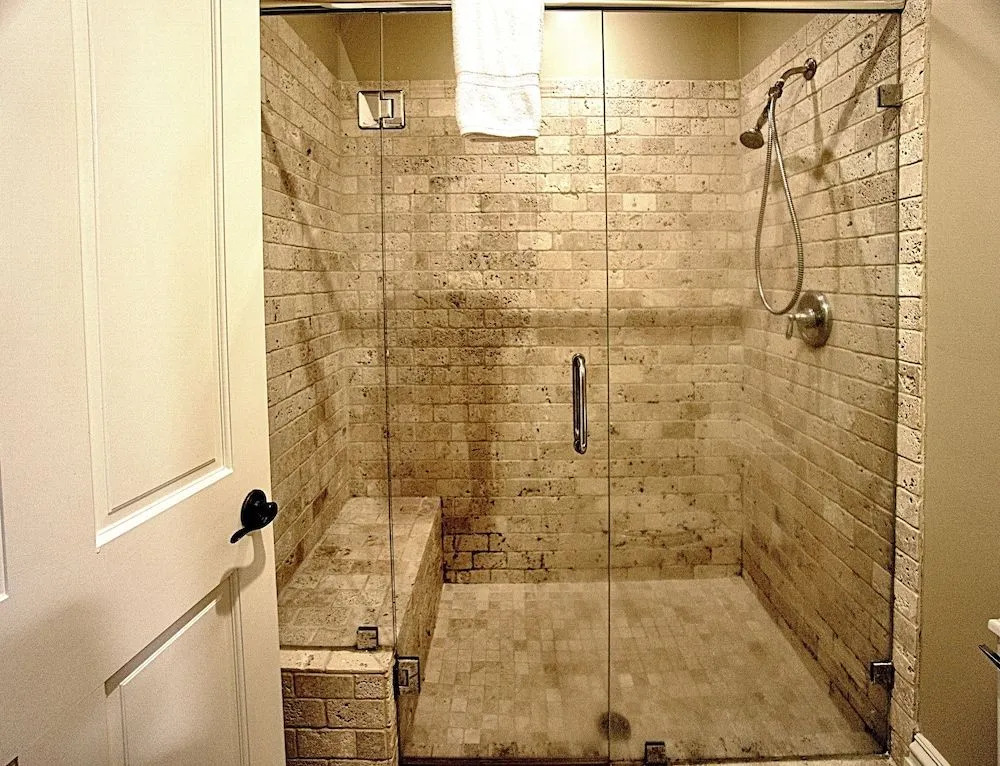 Comfy Carriage House Steps from the River