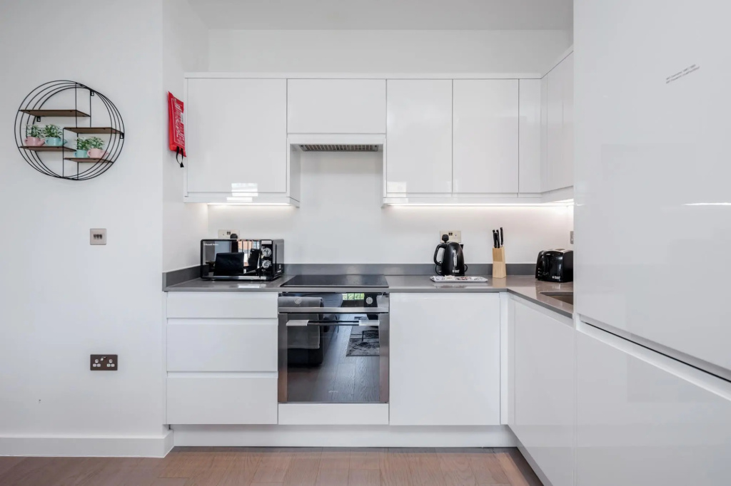 Lovely 1 Bedroom City Apartment , 5 mins Walk to the Station - 18mins to Central London, Free WiFi
