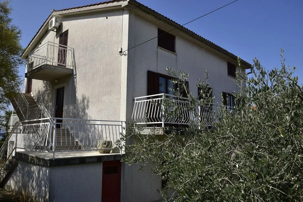 Apartments Maestral