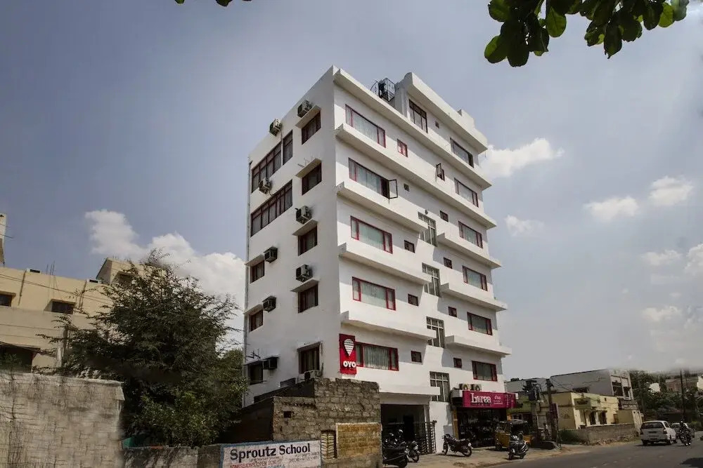 18 Square Lake View Boutique Hotel
