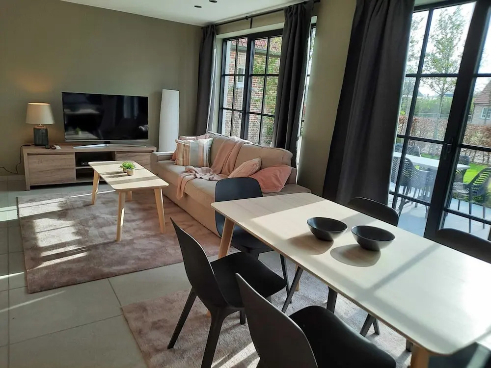 Beautiful Holiday Home in Vlaanderen With Shared Pool