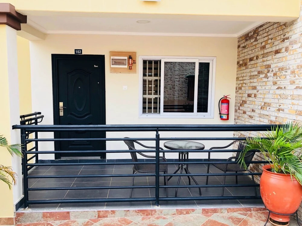 Kobys Lodge & Apartment Ltd
