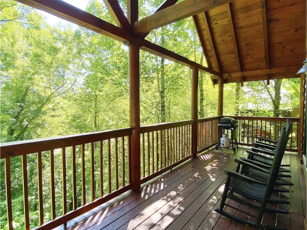 Cozy Bear 2 Bedroom Cabin