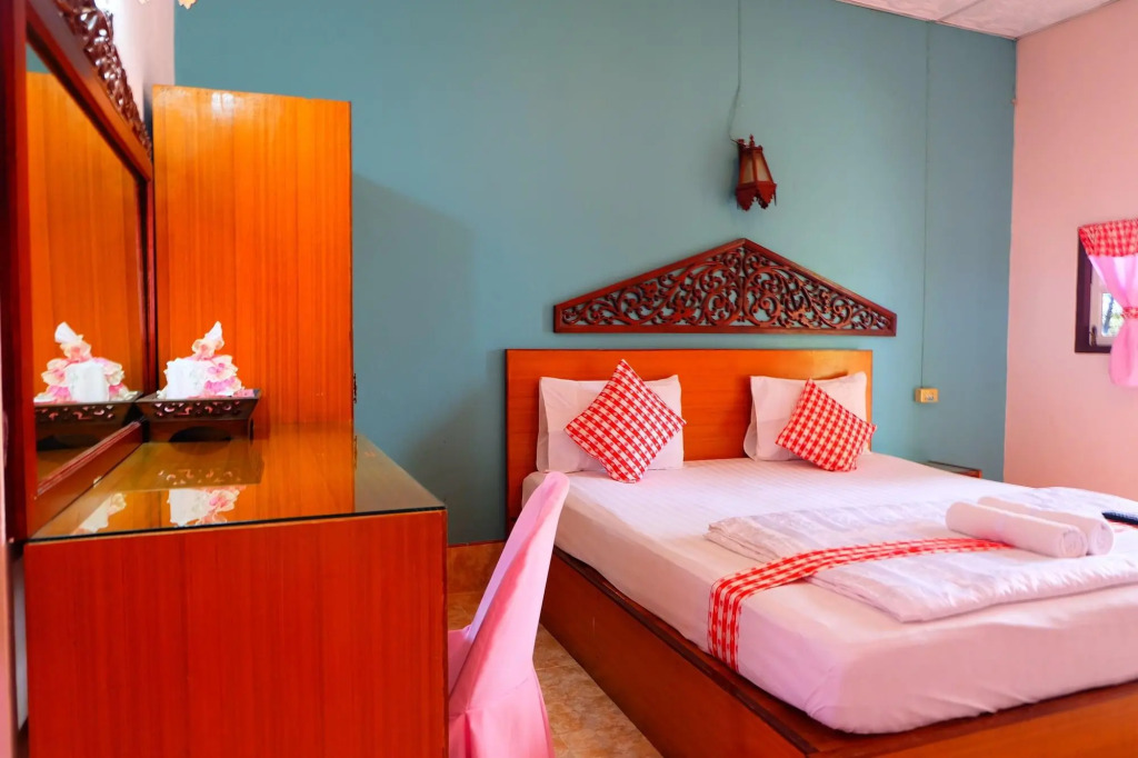 P.Paradise Hotel