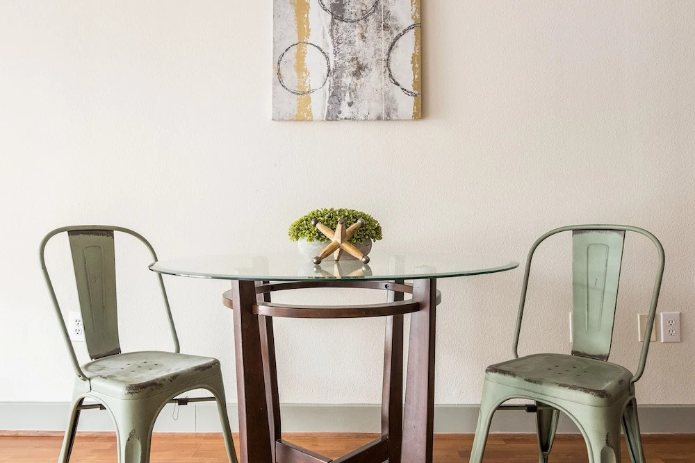 1 BR Apt near Dining Shopping Nightlife by Frontdesk