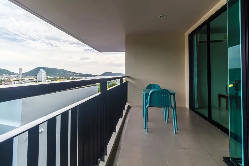 U606 - Convenient Patong Apartment for 3 People With Pool and gym