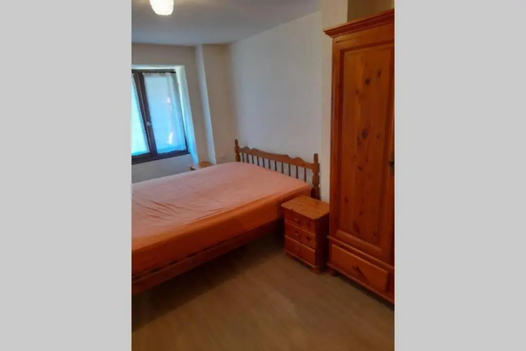 Charmant petit appartement avec bel exterieur.