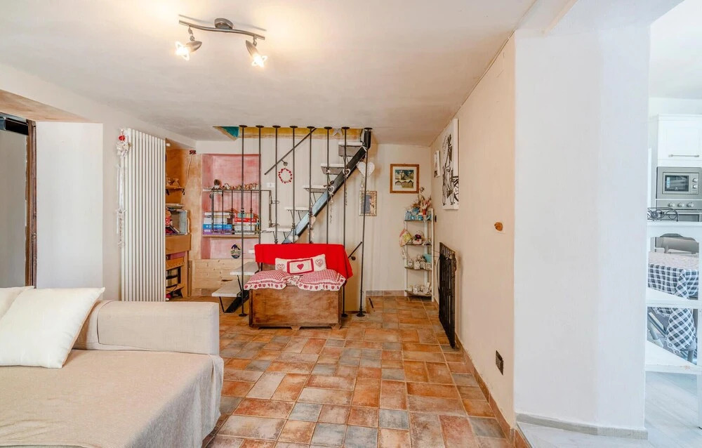 Beautiful Home in Altagnana With Wifi and 2 Bedrooms