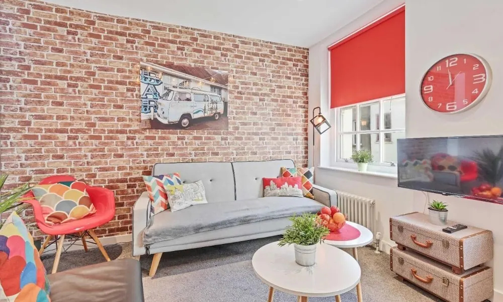 Majestic Mews Apartment Super Central Sleeps 2 to 8 Guests Free Wifi