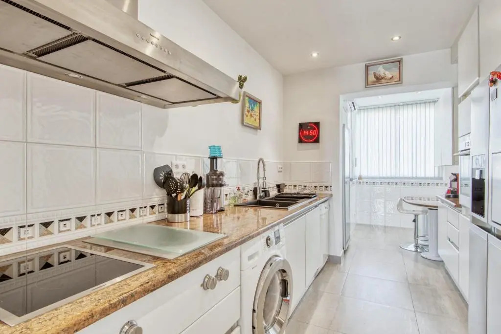 Stunning flat with terrace & pool 7 min from the beach in Cassis - Welkeys