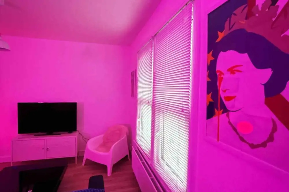 London Flat Next to Central Line Tube Station