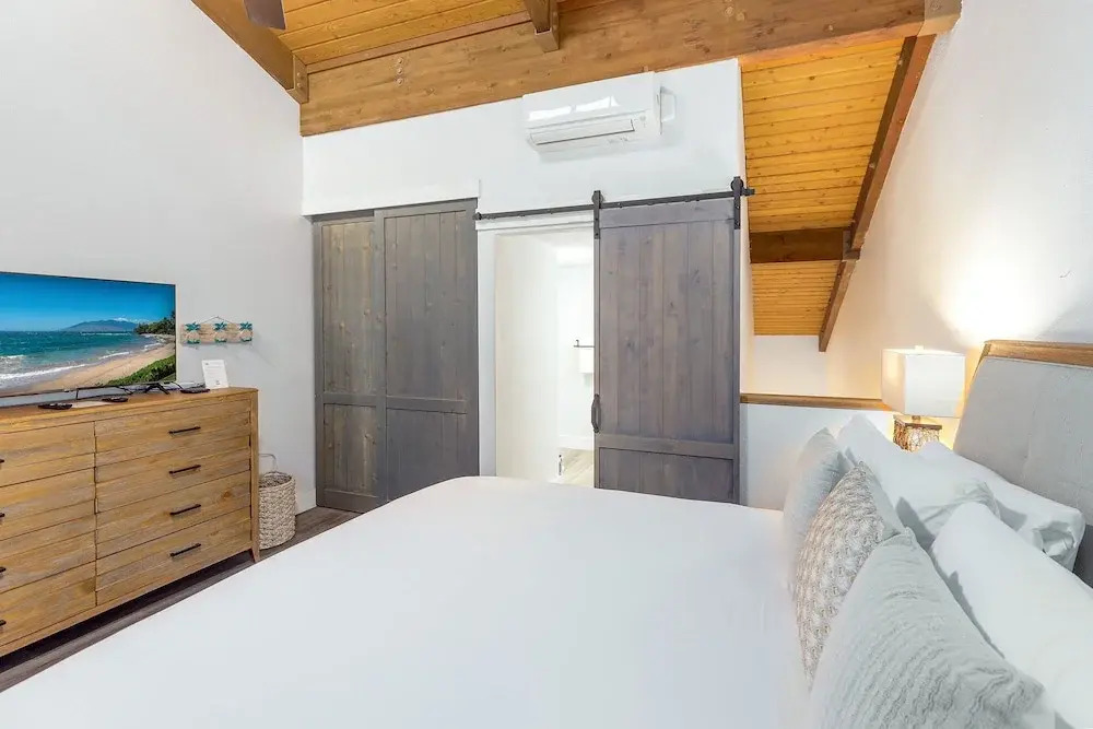 Kamaole Sands 10-403 - Stunning Renovation - Penthouse Level - Split AC - Look!
