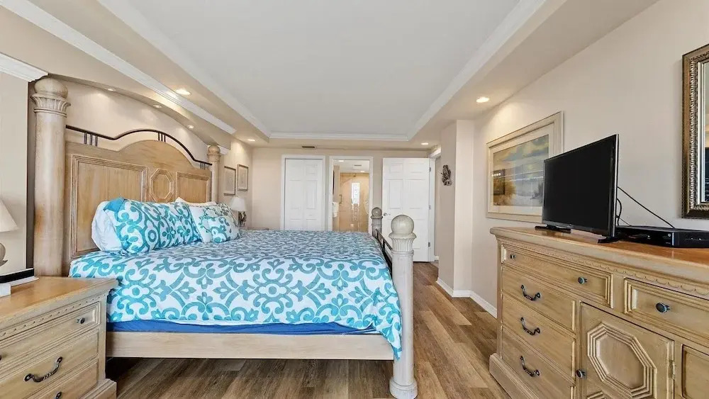 Anchorage Resort 3 bedroom Luxury Condo w Balcony, Pool Table, Near Beach 3 Condo
