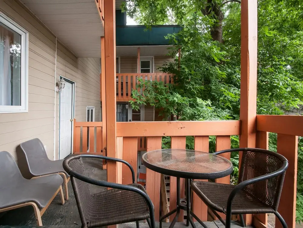 100 METERS to METRO BEAUDRY - FULL APARTMENTS - 1 minute walk to the FAMOUS ST CATHERINE STREET - FAST WIFI - WASHER & DRYER ON SITE - Montcalm units