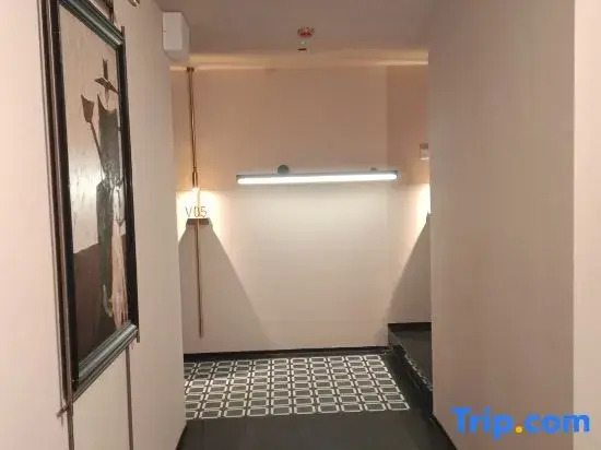 Tongqi Lanting Hotel (Fucheng District Yuewang Tower)