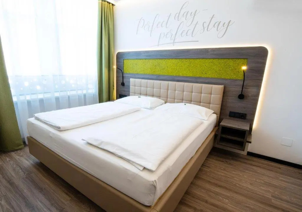 CHRIZZ Rooms