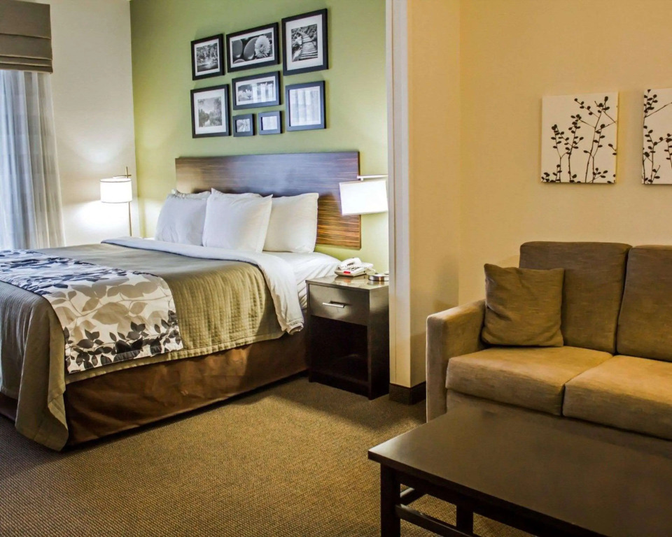 Express Inn & Suites