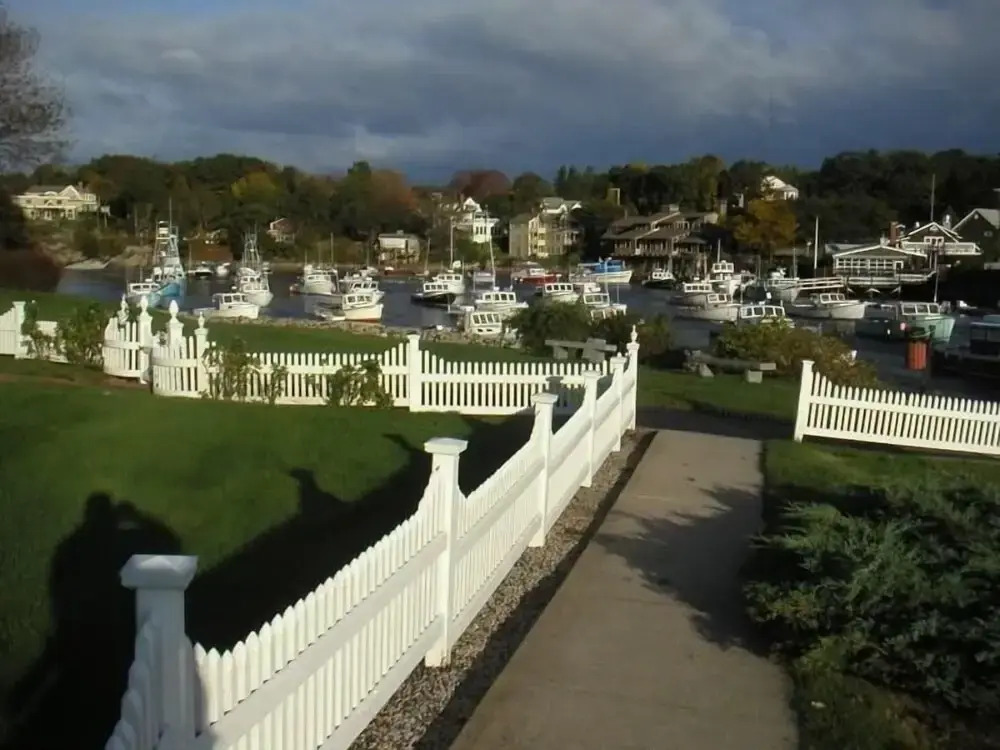 Perkins Cove Gem - Q934