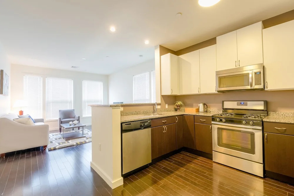 Peachtree Apartments by Avalon Suites