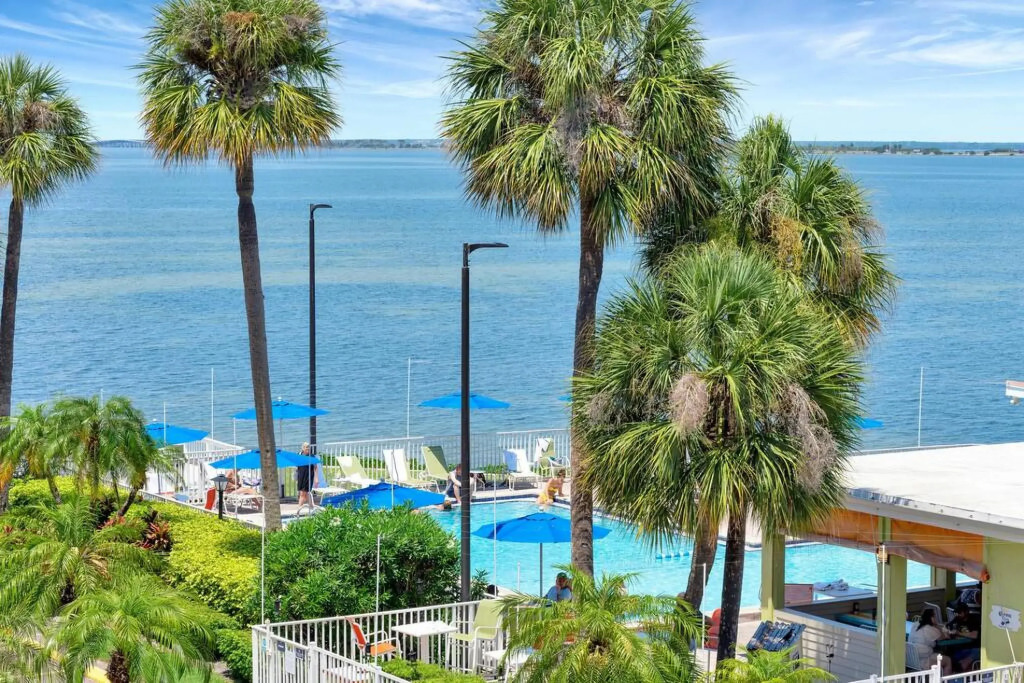 Serenity on the Sea Luxury Condo with Private Balcony on the Ocean