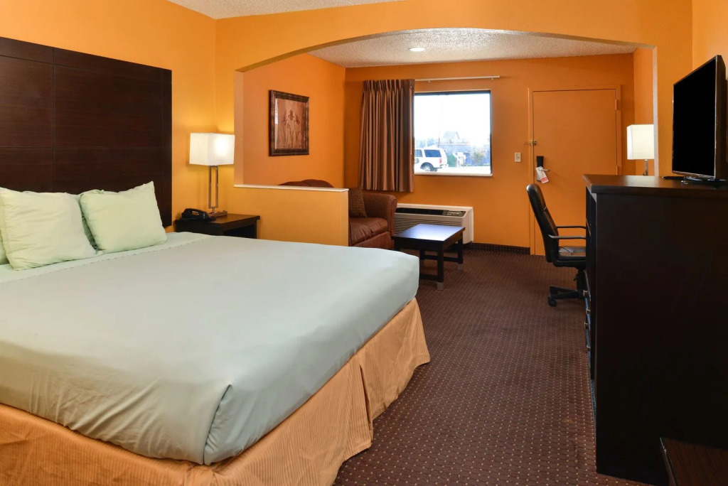 Days Inn & Suites by Wyndham Byram