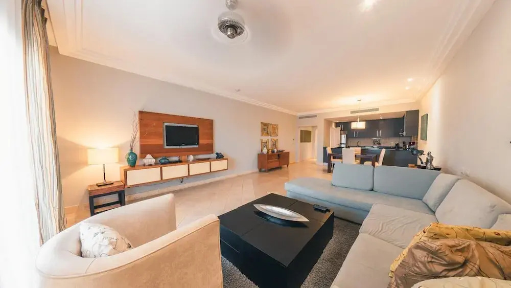 Spacious One-bedroom at Fishing Lodge w Balcony D59