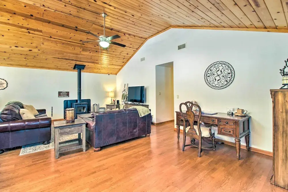 Pet-Friendly Cabin in Pinetop-Lakeside