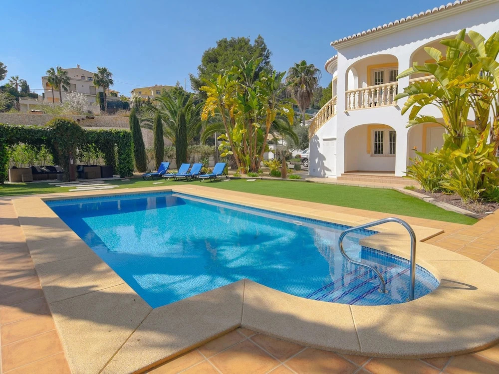 10pp Villa Wonderful Flat Garden With a Large Swimming Pool and Plenty of Space