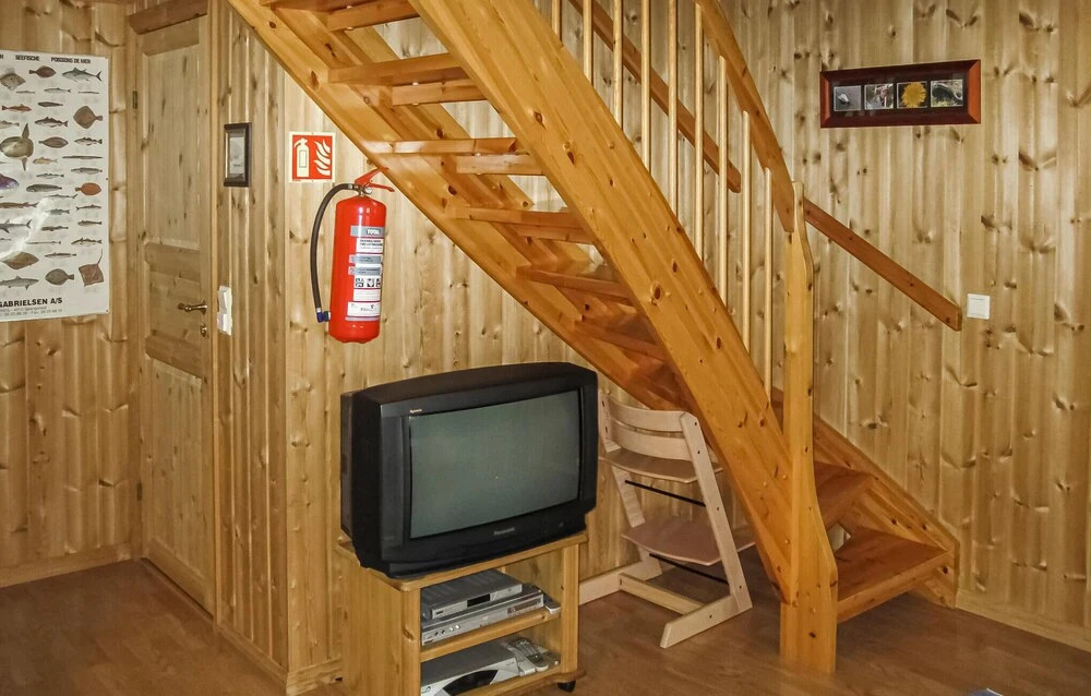 Cozy Home In Spangereid With Wifi