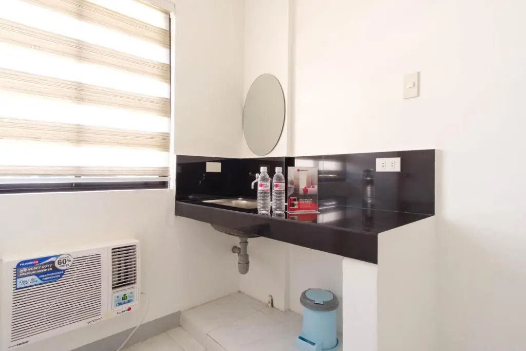 RedDoorz near SM Bicutan