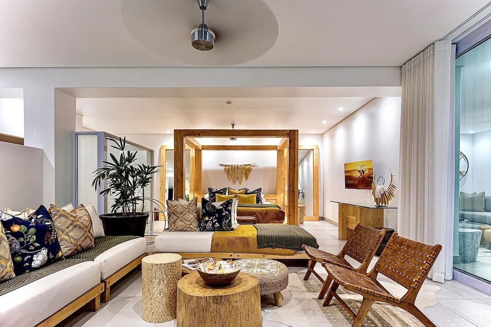 Dolphin Coast YOLO Spaces - The White House Boutique Villa