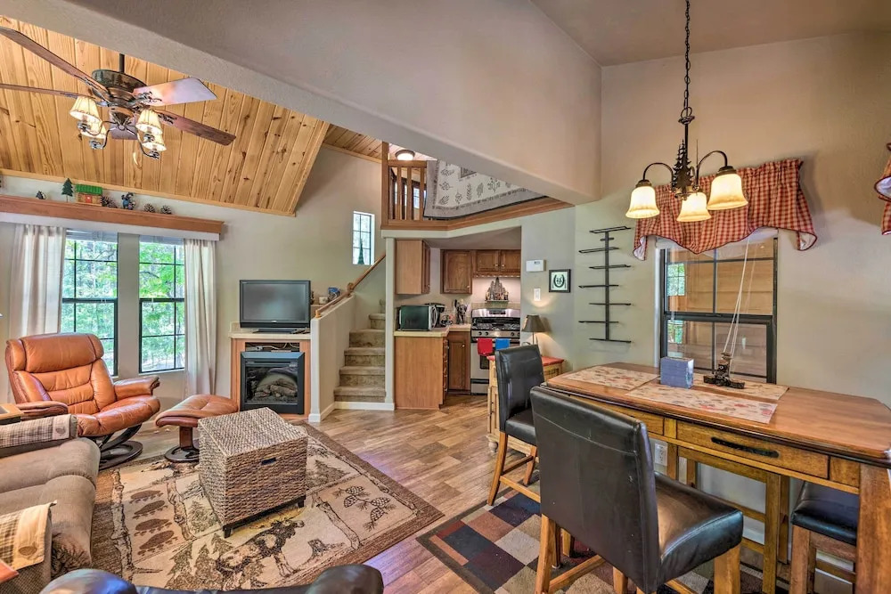 Gateway to Sunrise Resort! Show Low Cabin w/ Deck
