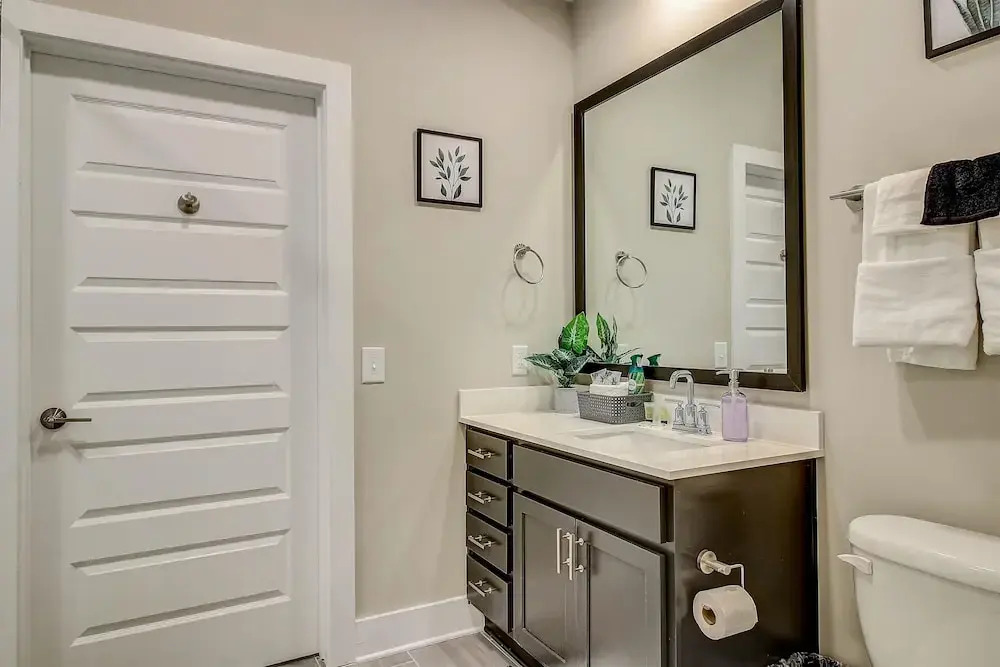 FRONTDESK 500 West Trade Apts Fourth Ward Charlotte