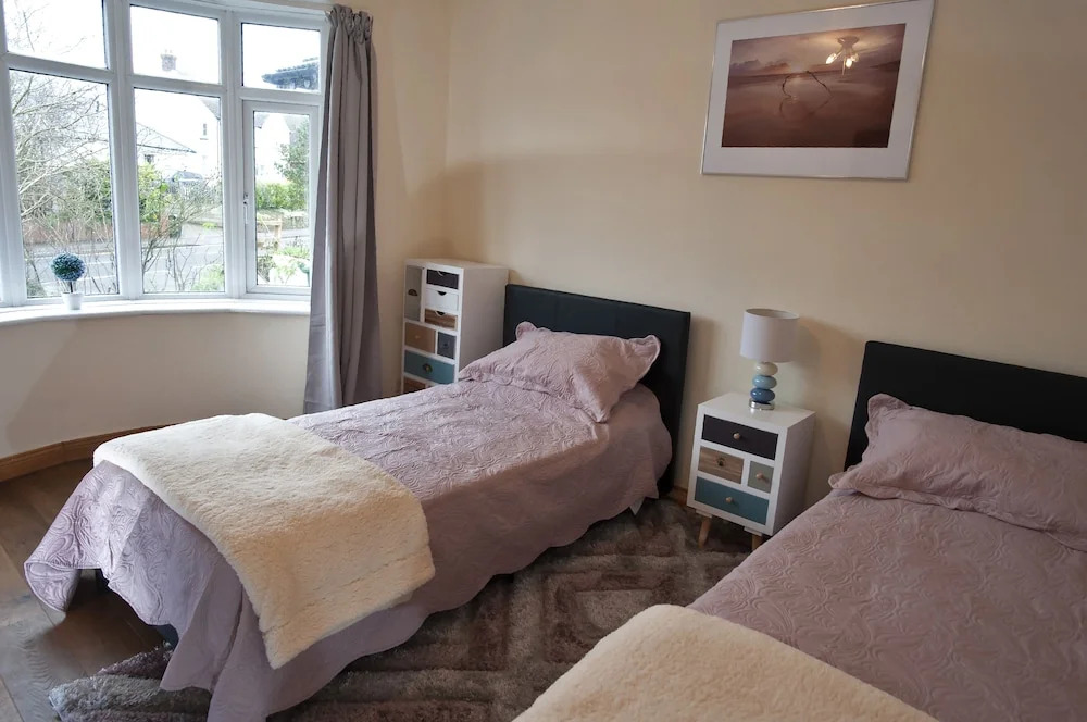 NEW Stunning 3BD House Central Ashford Sleeps 6!