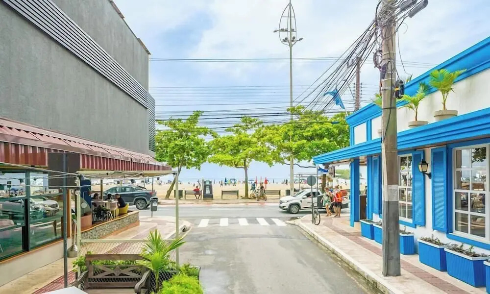 Apartment in BC Center With Side sea View Erz0502
