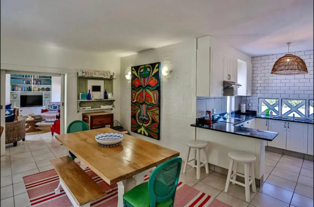 32 Akrotiri - Families only