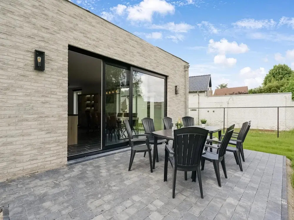 Modern holiday home in Ronse with garden