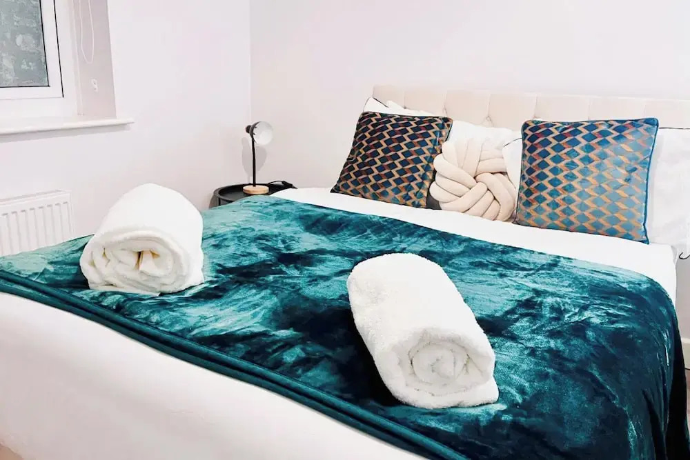 House - Sleeps 12 - Hot tub - Pool Table - Parking
