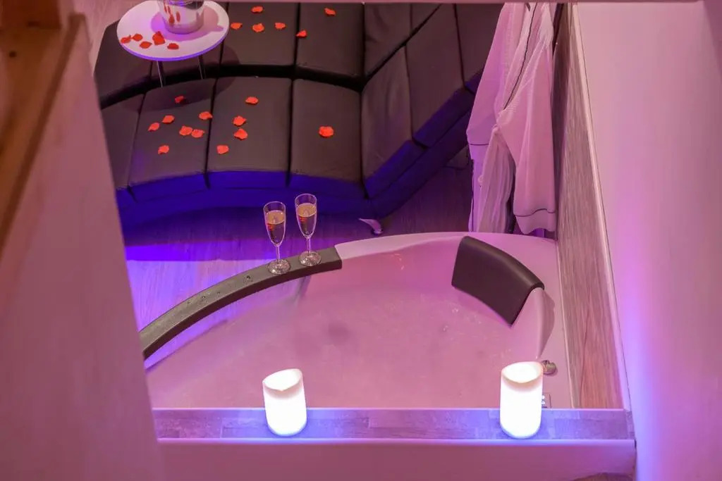 Love Room - Suite romantique avec spa privatif