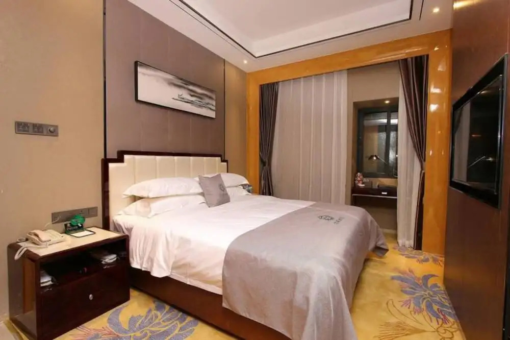 Dear Hotel