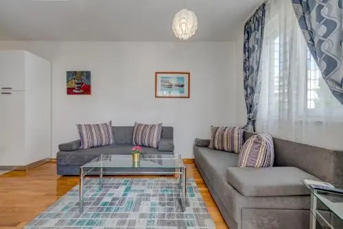 LCT Beacfront apartment ZS