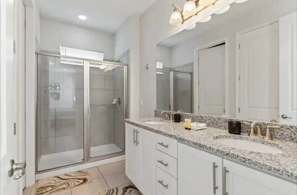 Family 5BR Retreat With Pool and Themed Bedrooms