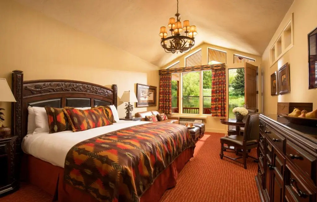 Rustic Inn Creekside